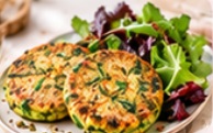 Galettes quinoa-courgette + salade