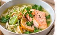 Bouillon légumes, nouilles de riz & saumon