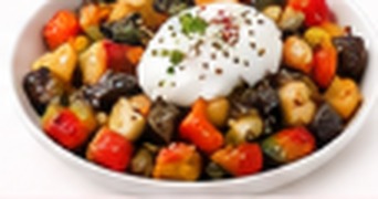 Poêlée de légumes méditerranéens & œuf poché